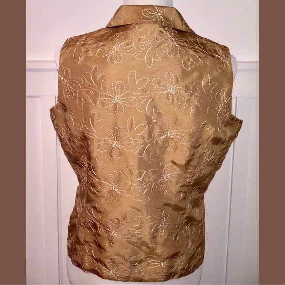 Beautiful Silk Sleeveless Top - Picture 3 of 4
